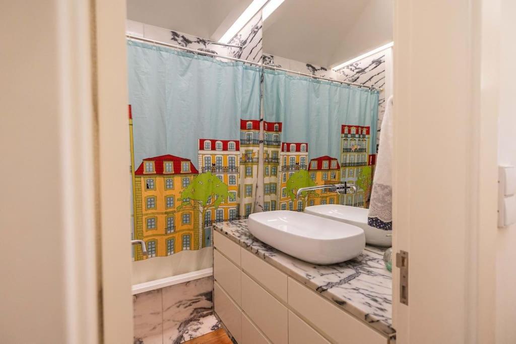 Apartamento With Terrace 5 Minutes From Marques De Pombal *
