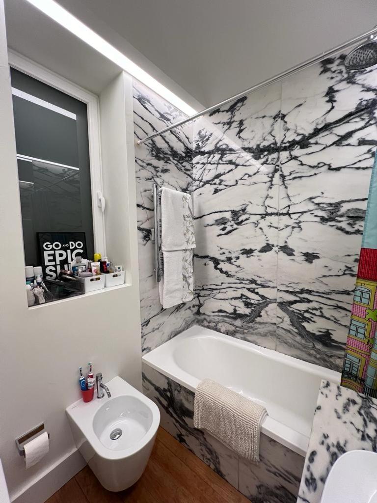 Apartamento With Terrace 5 Minutes From Marques De Pombal Lisboa